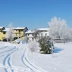 Tra Serra E Bauernhof
