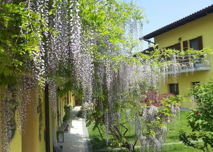 Tra Serra E Roppolo